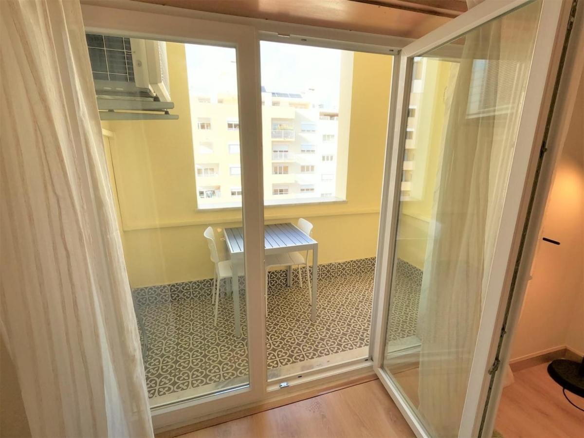 Carnaxide Modern T1 Apartment W Balcony In Carnaxide Oeiras Lisbon エクステリア 写真