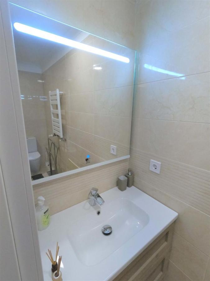 Carnaxide Modern T1 Apartment W Balcony In Carnaxide Oeiras Lisbon エクステリア 写真