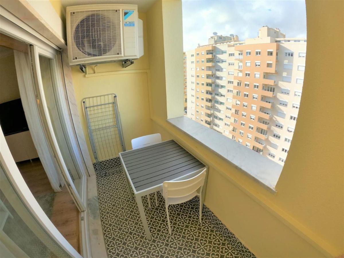 Carnaxide Modern T1 Apartment W Balcony In Carnaxide Oeiras Lisbon エクステリア 写真